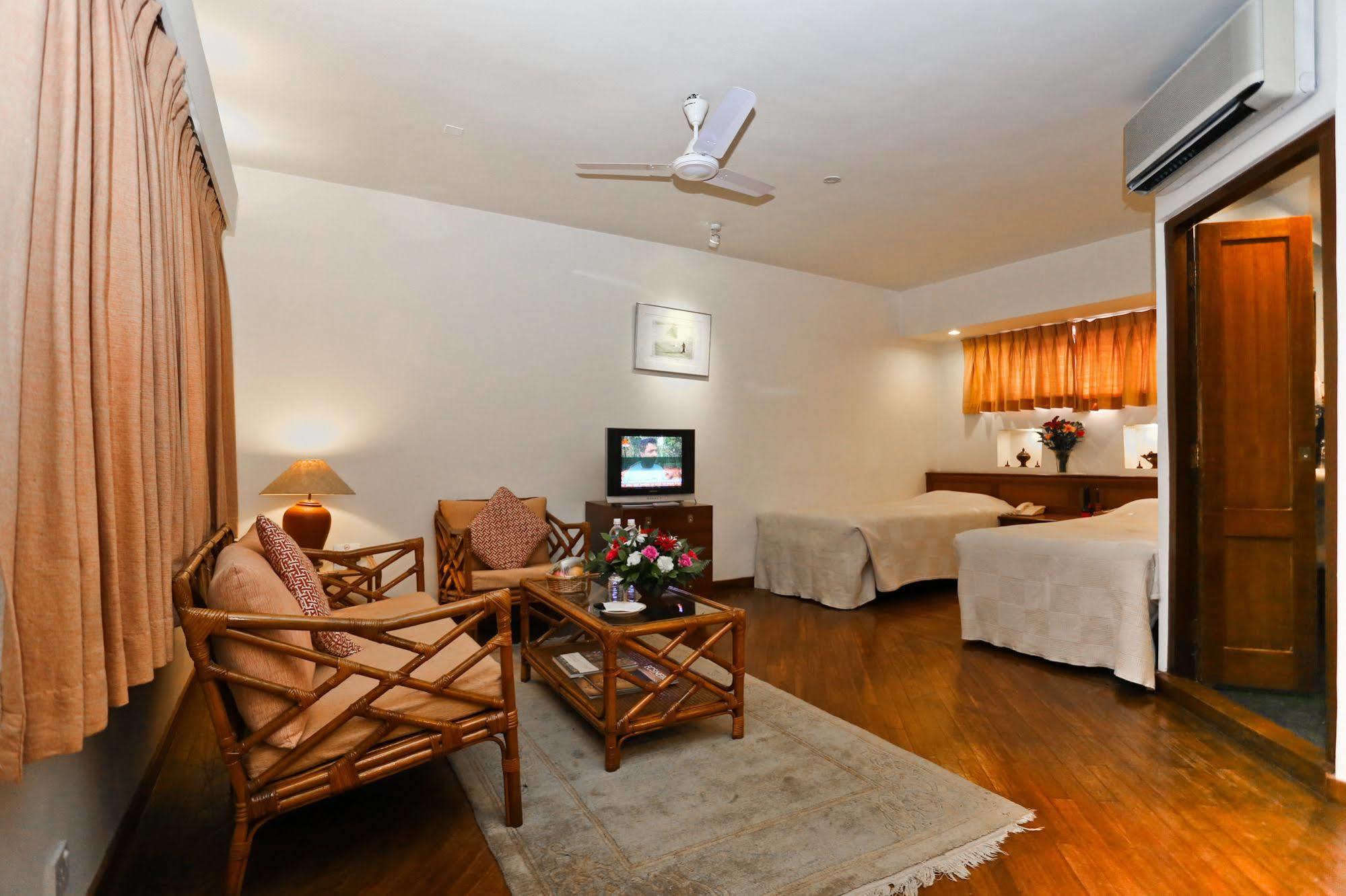 โรงแรมซัมมิท Lalitpur ภายนอก รูปภาพ